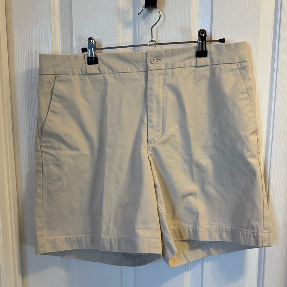 GAP women’s Cream Flat Front Shorts
